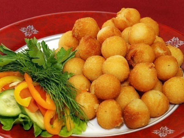 Картофельные шарики для гарниров.Ингредиенты:- 800 гр картофеля- 50 гр сливочного масла- 1 сырое ...