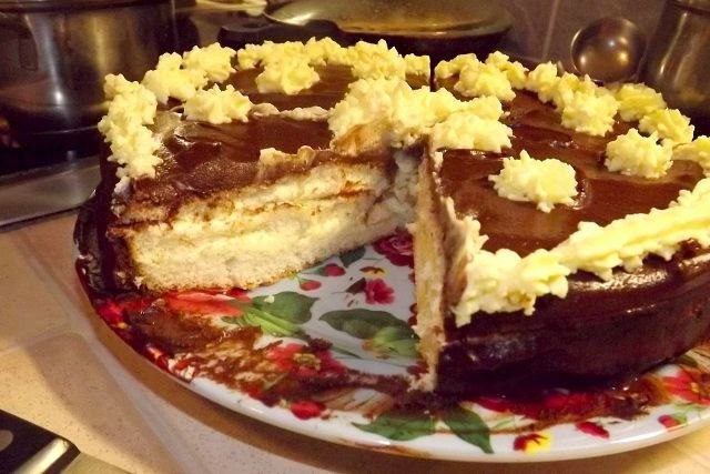 ОЧЕНЬ ВКУСНЫЙ И БЫСТРЫЙ ТОРТ ЧАРОДЕЙКА.Ингредиенты:Для теста:- 1 стакан муки- 1 стакан сахара- 1 ...