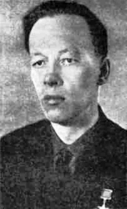 Василий Александрович Попов, (12 марта 1921 — ?) — Герой Социалистического Труда, старший механик ...
