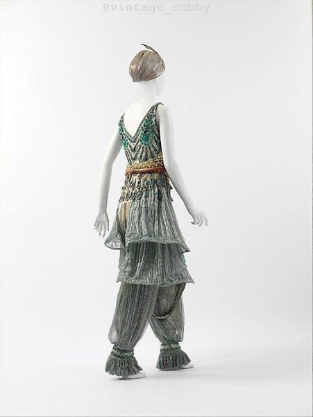 eapa o o Paul Poiret, 1911 . - 4