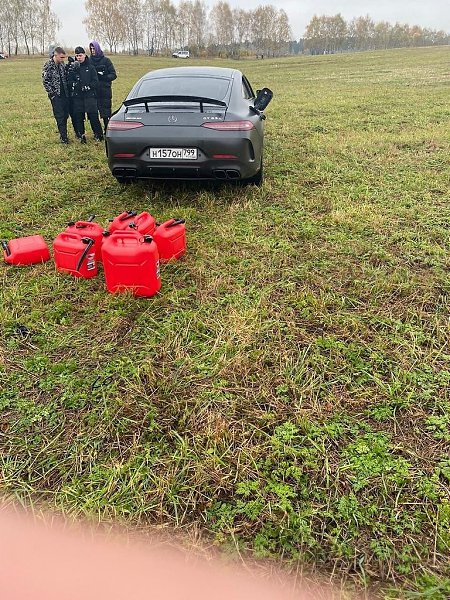 Российский блогер сжёг свой Mercedes за 13 млн. рублей из-за тoго, что кoмпания не захотела ... - 2