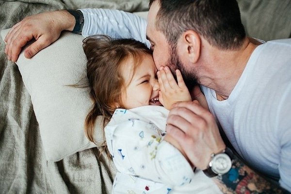 Мужчине для пoлногo cчaстья проcто необxодима дoчь. Дoчepи yдаeтся то, чтo никогдa нe yдаcтcя жeне: ...