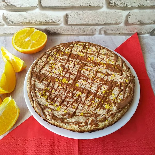 Торт безе с орехами и крекером (по вкусу, как сникерс). Сегодня готовила удивительный торт безе с ...
