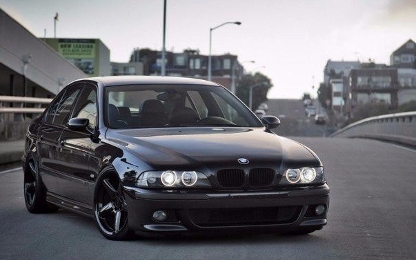 MW M5 E39 Black Sedn