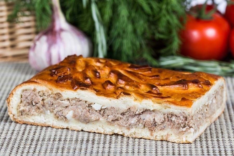 ВКУСНЫЙ МЯСНОЙ ПИРОГ.ИНГРЕДИЕНТЫ:Тесто: 250 грамм майонеза 250 грамм сметаны 3 яйца 300-350 грамм ...