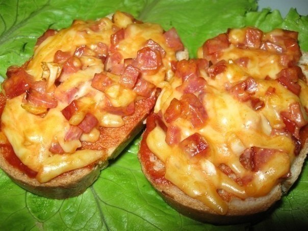 7 рецептов ГОРЯЧИХ БУТЕРБРОДОВ! 1. Горячие бутерброды с картошкой Ингредиенты: - 3-4 картофелины - ... - 4