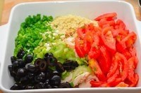 Салат из курицы.Ингредиенты:Куриная грудка — 2 шт.Помидоры — 2 шт.Черные оливки (б/к) — 80 ... - 3