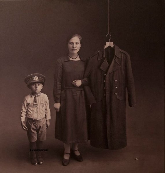 Фотография, от которой мурашки по телу.. Все, что осталось у сына - воспоминания..