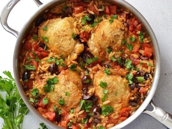 Окорочка запеченные в духовке с рисом.4 куриных бедрышка с косточками и кожей;соль и перец (черный ... - 10