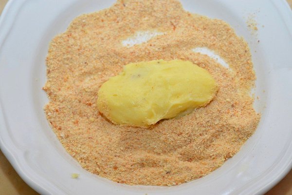 Картофельные зразы.Ингредиенты:Мясной фарш 500 г;Картофель 7 шт;Лук репчатый 1 шт;Чеснок 3 ... - 6