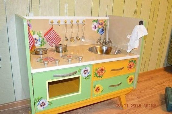 Забрали у бабушки старый комод-1956 год выпуска. Посмотрите что сделал папа для дочки. - 3