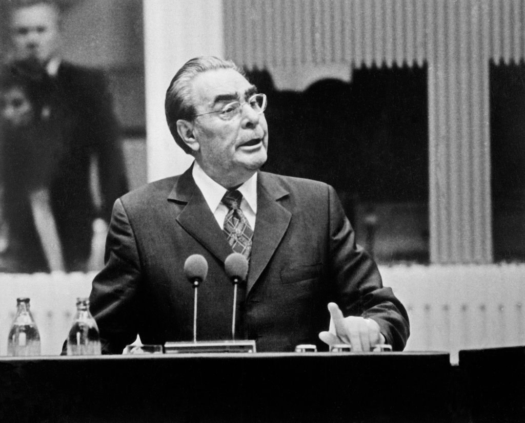 Брежнев секретарь цк. Первый генеральный секретарь партии. Первый генеральный секретарь партии. Гесс холл компартия сша. Брежнев 1964.