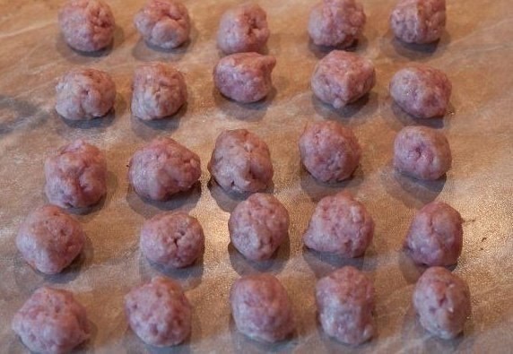 Сливочный суп с фрикадельками.Ингредиенты:Картофель- 3-4 шт300 г мясного фарша (у меня в этот раз ... - 4