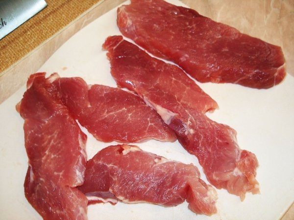 Как вкусно приготовить свинину.Сохрани рецепт себе Ингредиенты:Свинина — 800 гПомидоры — 2–3 ... - 2