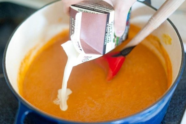 Овощной суп-пюре с картофелем и сельдереем .Ингредиенты:Лук репчатый — 1 шт.Морковь — 4–5 ... - 4
