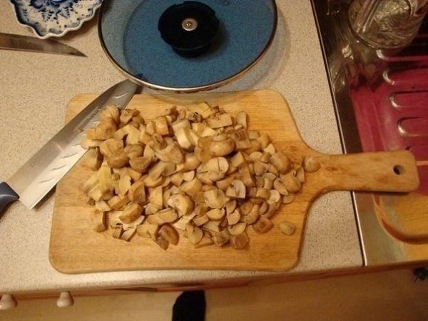 Мясо в сырном соусе.Ингредиенты:1. Мясо (у меня 1,5 кг замороженной свиной шеи)2. Шампиньоны (0,5 кг ... - 4
