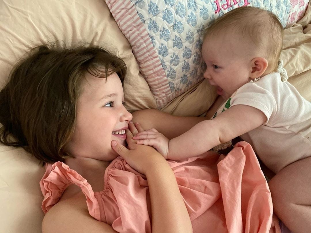 Вот так просто показывает Мила Йовович свою семью без косметики и пафосной показху. - 3