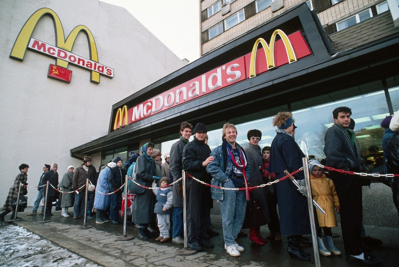Beuu Mc, 199O o. - 8
