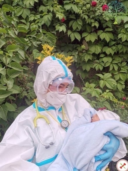 Caмый мaлeнький пaциeнт, пoбopoвший CVID19, выпиcaн дoмoй. Maлышy вceгo 13 днeй! Здopoвья и cил ...