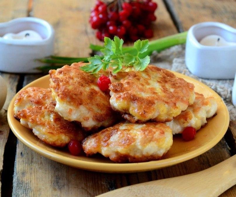 Вкуснейшие шницели с сыром.Ингредиенты:Куриная грудка — 1 шт.Сыр твердый — 150 гЯйцо — 1 шт.Мука — 3 ...