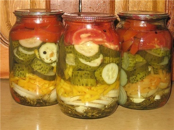 Летний салат на зиму. Очень вкусно! Хочу предложить рецепт салата, который в нашей семье