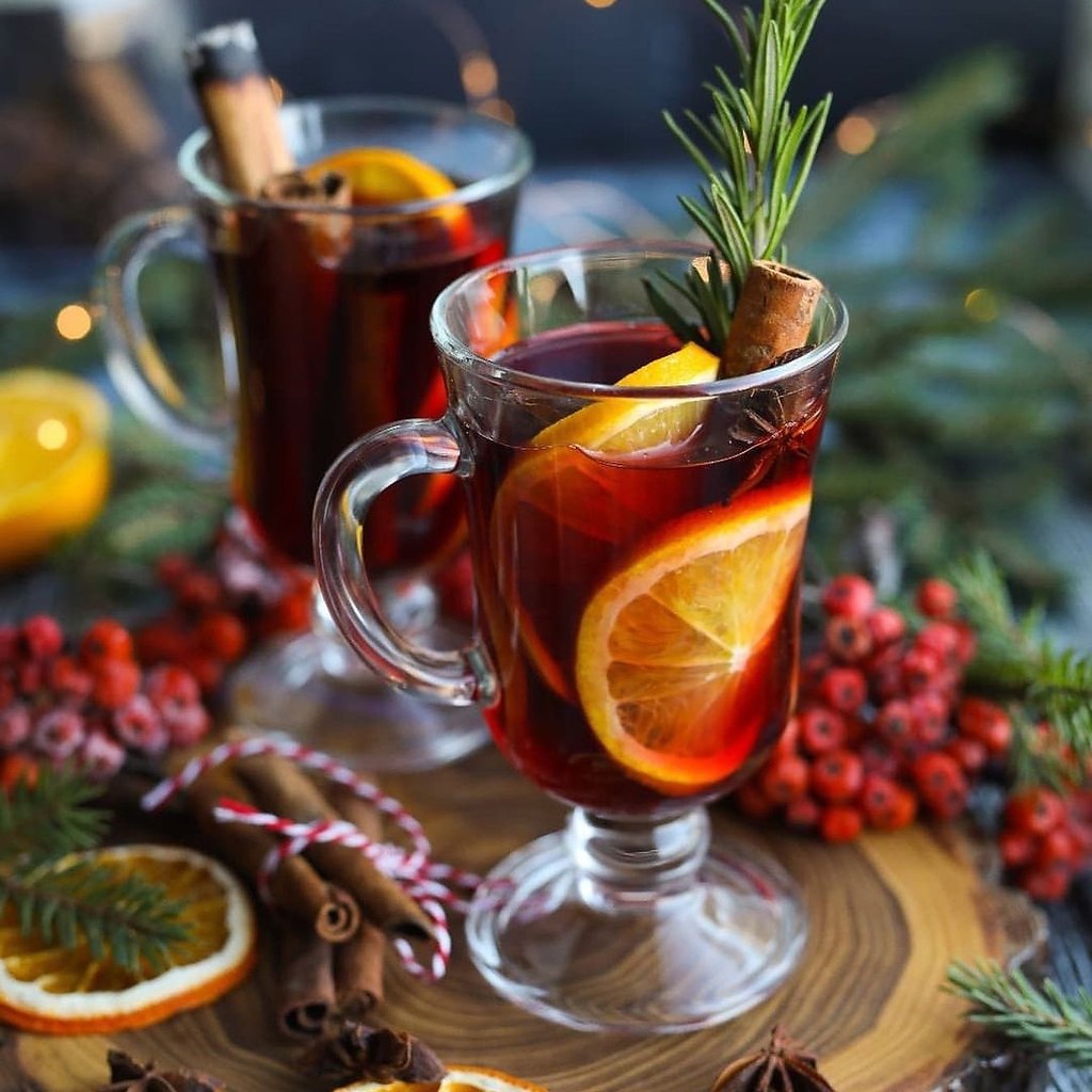 Варим самый вкусный рождественский глинтвейн.18+!Ингредиенты:Вино красное сухое — 1 бутылкаВода — ...