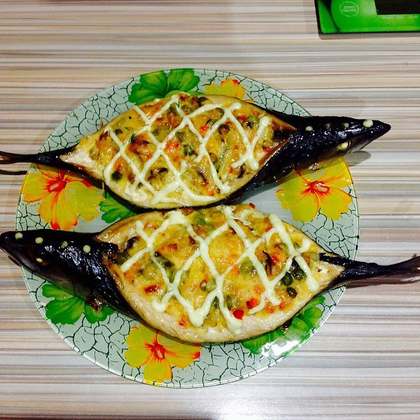 Скумбрия с овощами. Нежнейшая, сочная и ароматная скумбрия, запеченная со сливками, фаршированная ...
