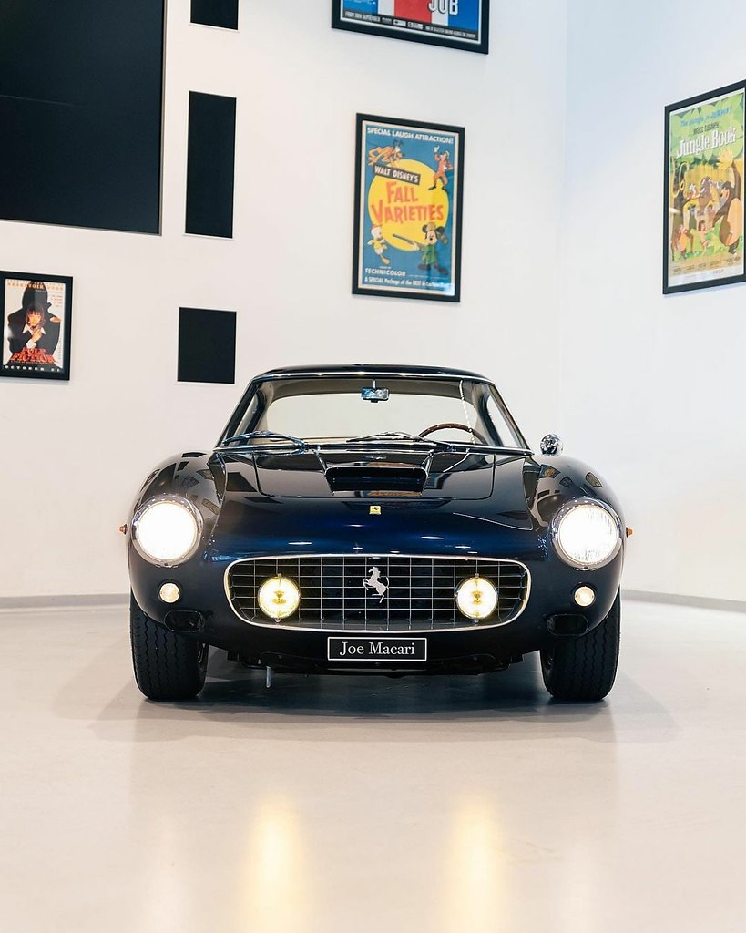 #Ferrari@autocult - 2