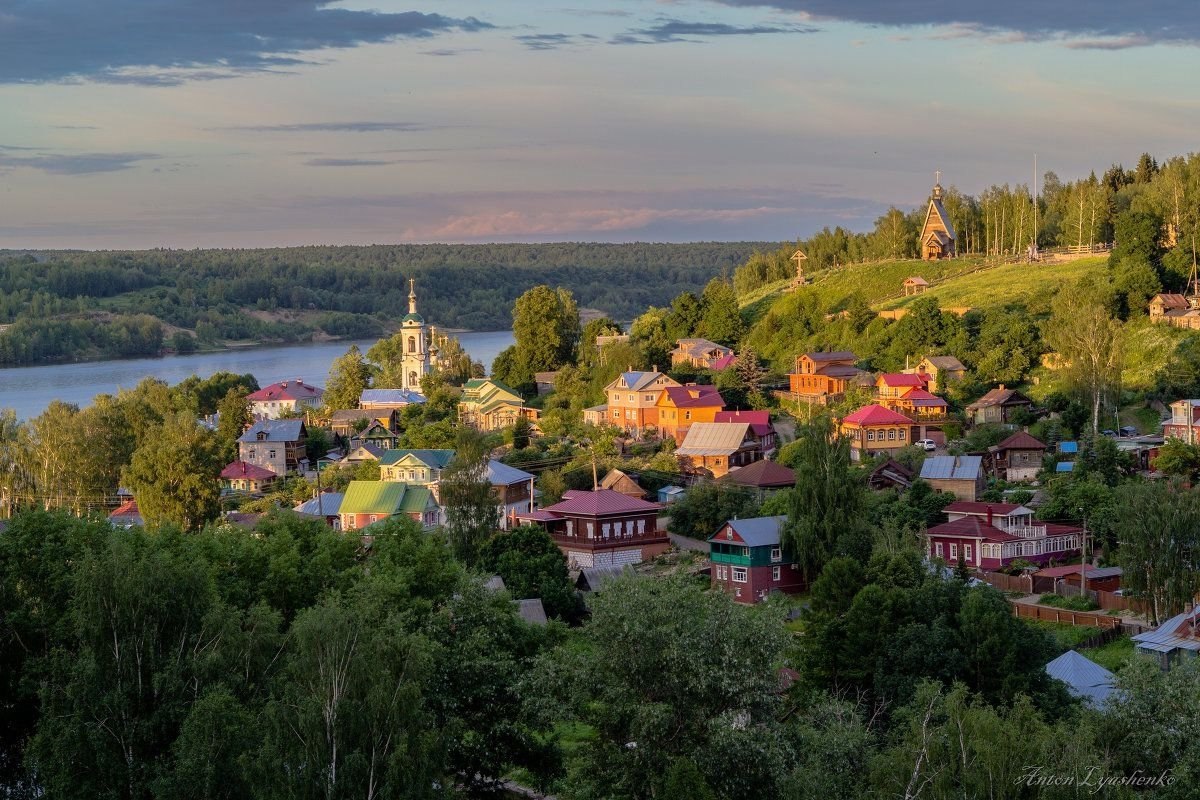 Деревня рядом с плесом