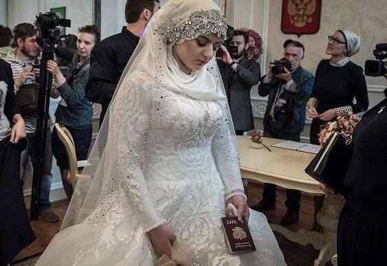 Девушке 16 лет. Принудительно выдали замуж за мужчину, который старше больше чем на тридцать лет... ... - 2