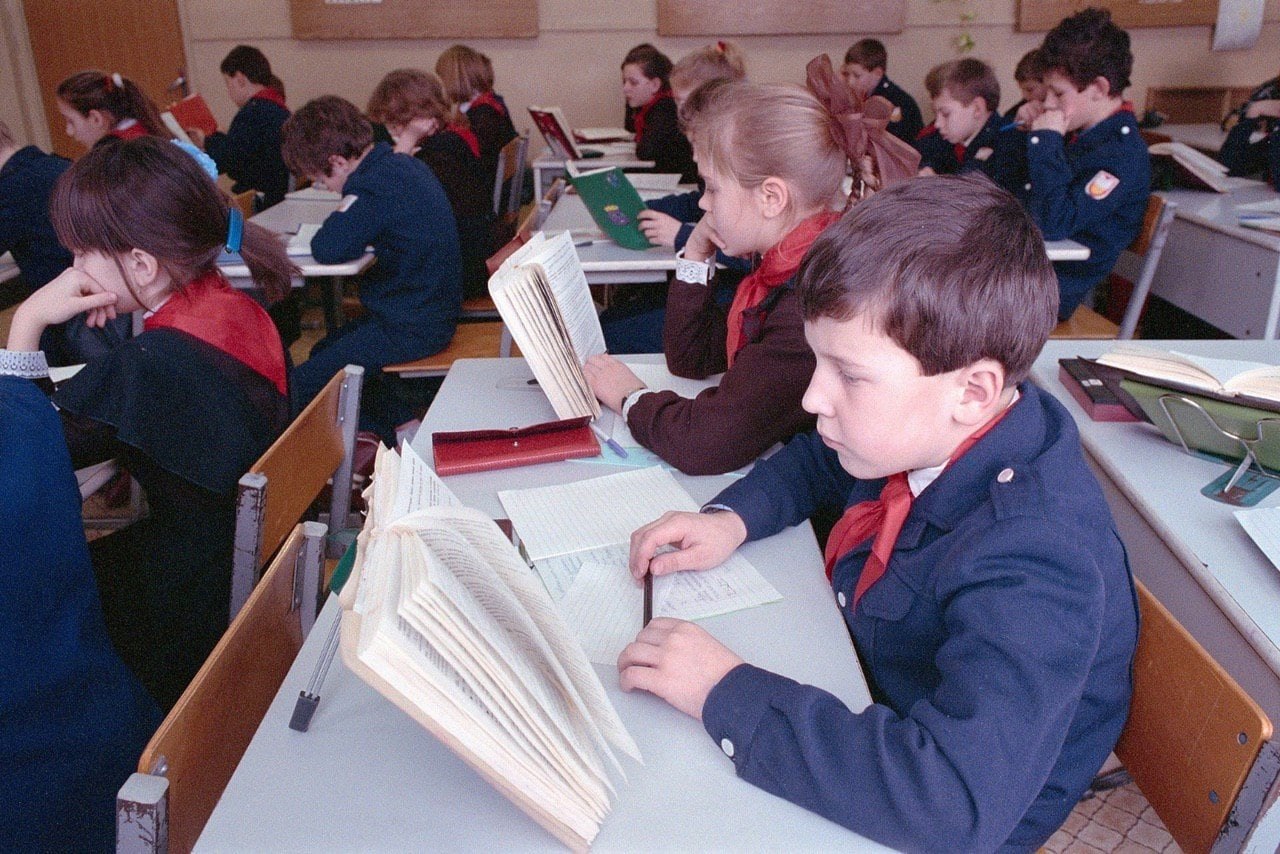      , 1989 .        . - 4