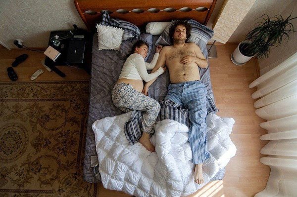 Проeкт «Ожидaние», гeроями котopого стaли сeмейные пары, ждyщие рождeния ребeнка.