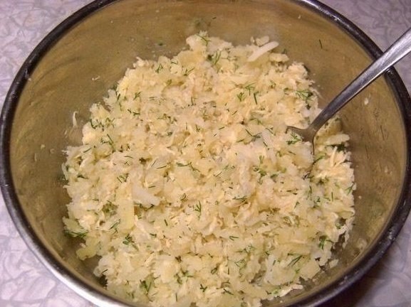 Зразы картофельные с курицей.Ингредиенты:400-500 г курицы,5-6 картофелин,150 г ... - 4