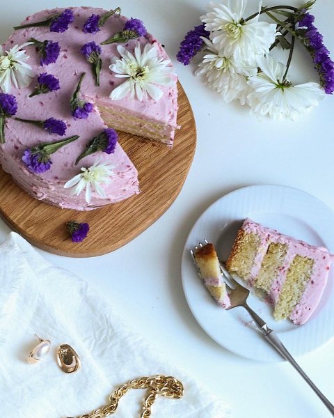        / CAKE WITH RASPBERRY CREAM AND COCONUT SYRUP. ... - 2