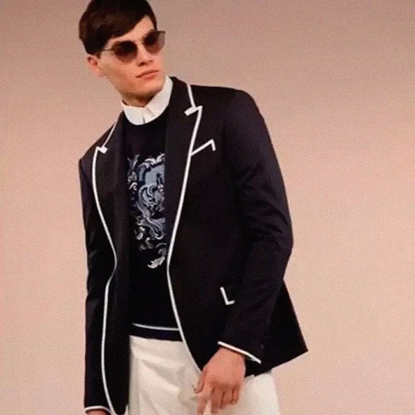 Москвич Даниил Черепахин бросил работу на заводе и стал моделью Versace - 5