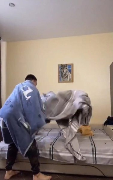 Эх, девчонки, как бы не упустить такого мужика-то! Любая позавидует! - 2