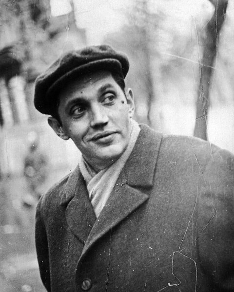 (^///^)."...  ":      ...