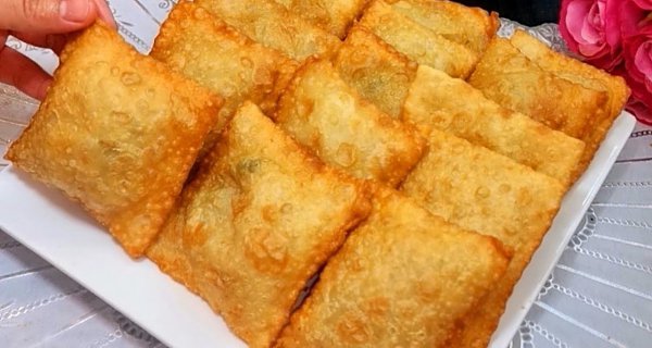 Пирожки с картофельной начинкой.Ингредиенты:картофель 500 глук 1 штароматные травы, соль, зелень, ...