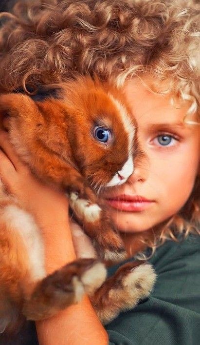 И будет столько в жизни трещин, Но ты в ней главное пойми - Что в ней важны совсем не вещи, А то, ...