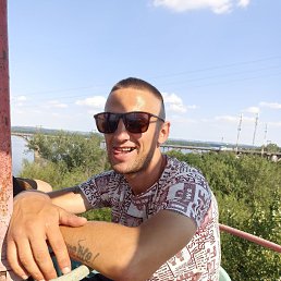 Макс, 32, Новомосковск