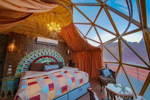 Иордания , Отель Memories Aicha Luxury Camp. Комплекс Memories Aicha Luxury Camp с видом на горы, ...