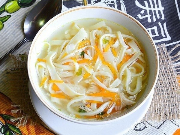 Лапша домашняя с курицей. Любители макаронных изделий согласятся, что домашняя лапша не сравнится с ...