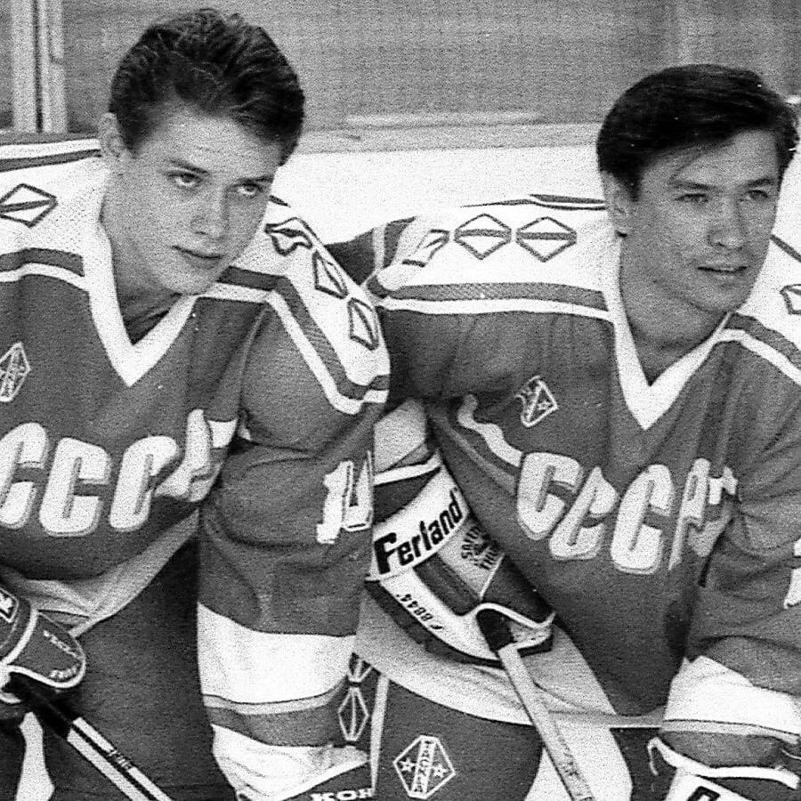 #Был_такой_хоккей.Павел Буре и Вячеслав Быков в составе сборной СССР на чемпионате мира в 1990 ...
