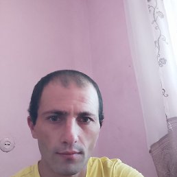 Hovhannes, 34, 