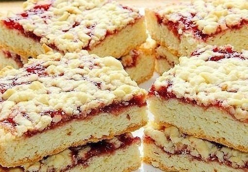Тертый пирог к чаю - просто и вкусно! Ингредиенты: Варенье 250 г маргарина или сливочного масла ...