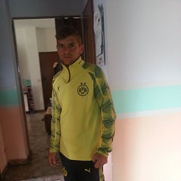 Dimitar, 24, 