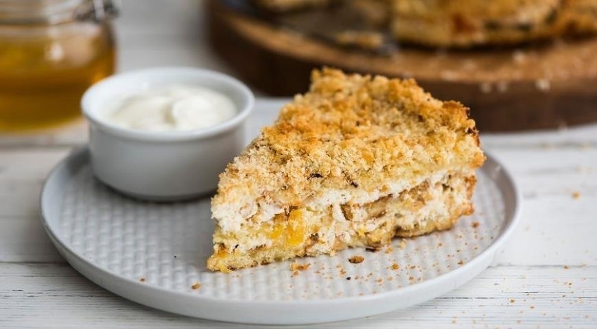 ТВОРОЖНИК С МЕДОМ, КУРАГОЙ И СМЕТАНОЙ.ИНГРЕДИЕНТЫ250 г сметаны жирностью 25–48%250 г творога ...
