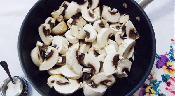 Мясо по-орловски.Ингредиенты:говядина (мякоть) 700 гкартофель 600 гшампиньоны 300 грастительное ... - 4
