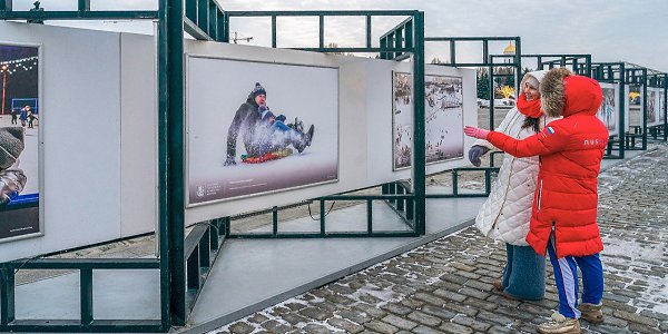 В столице открыли три уличные фотовыставки о зимних видах спорта.Экспозиции открыты напротив Музея ...