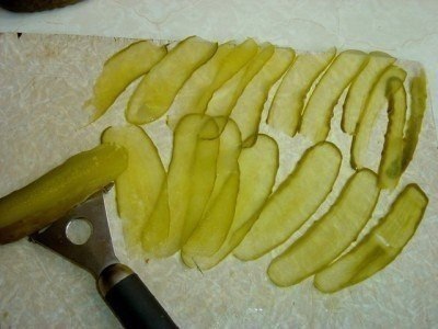 Розочка из солёного или маринованного огурчика - 4
